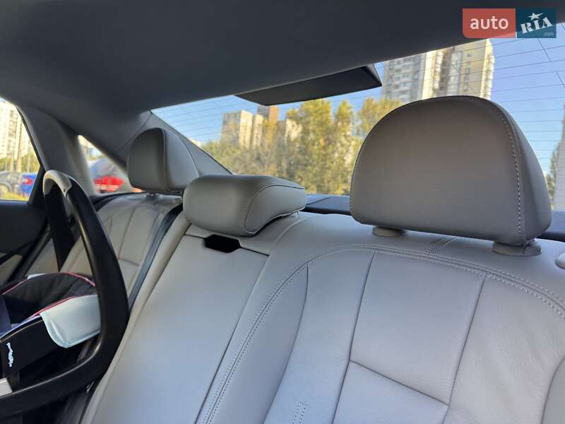 Седан Audi A4 2018 в Киеве
