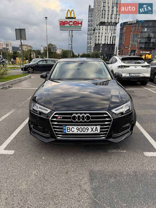 Седан Audi A4 2016 в Шептицькому