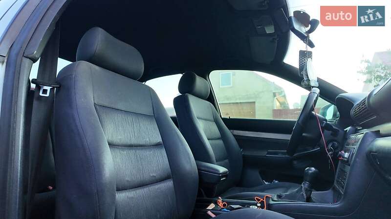 Седан Audi A4 1998 в Бару