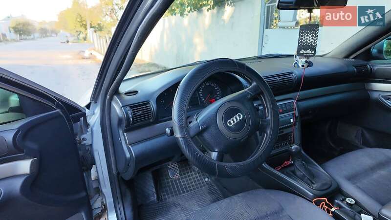 Седан Audi A4 1998 в Баре