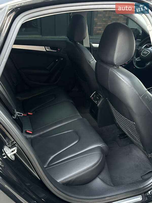 Седан Audi A4 2012 в Виннице