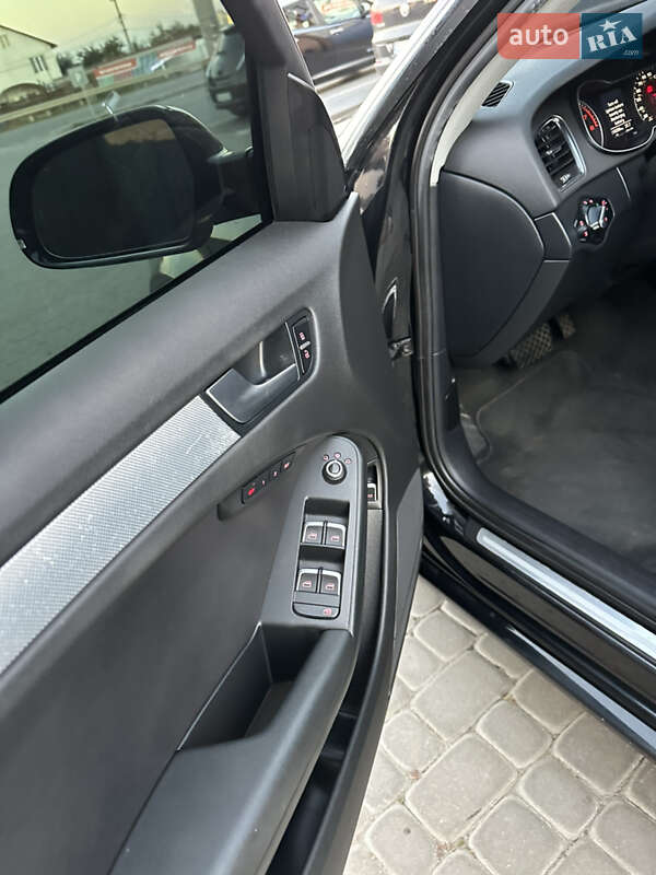 Седан Audi A4 2012 в Виннице