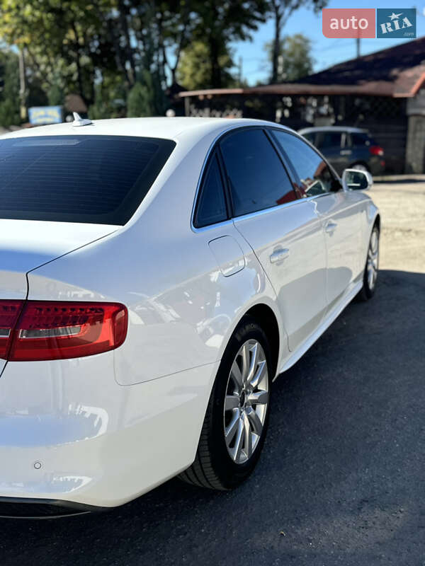 Седан Audi A4 2015 в Львове