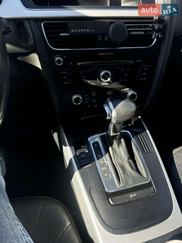Седан Audi A4 2015 в Львове