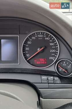 Седан Audi A4 2004 в 