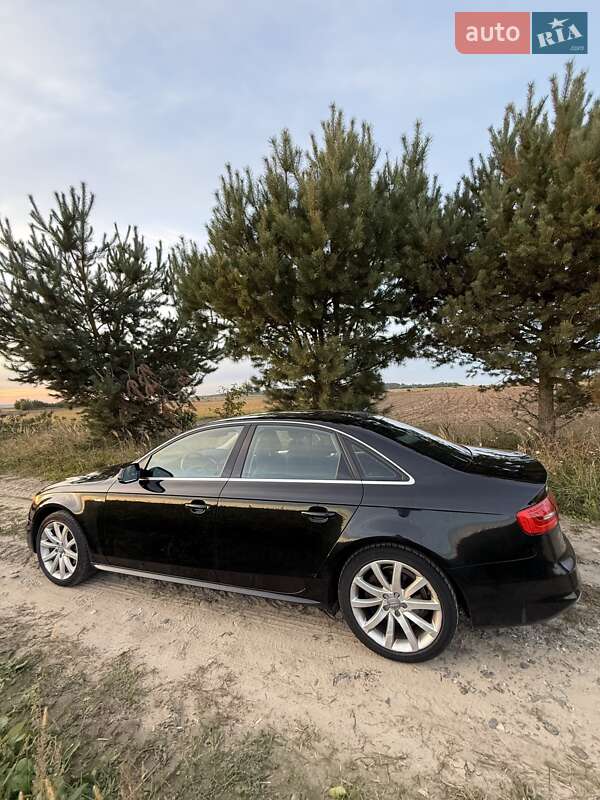 Седан Audi A4 2014 в Львове