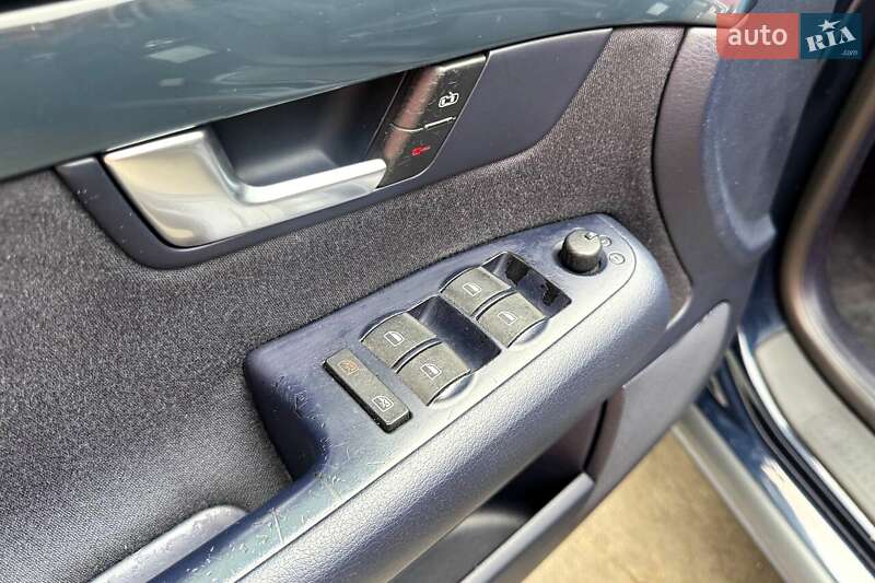 Седан Audi A4 2004 в Киеве