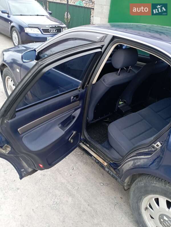 Седан Audi A4 2000 в Гнивани