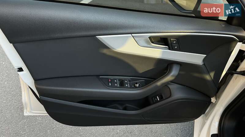 Седан Audi A4 2016 в Одессе