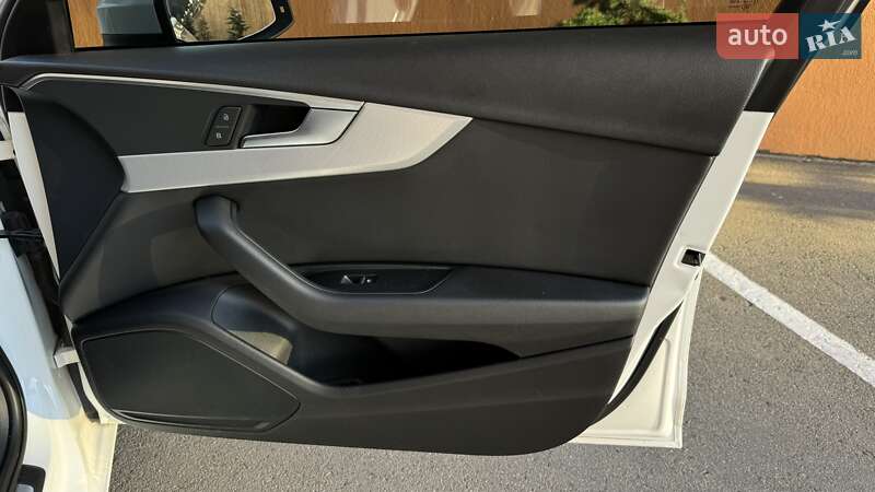 Седан Audi A4 2016 в Одессе