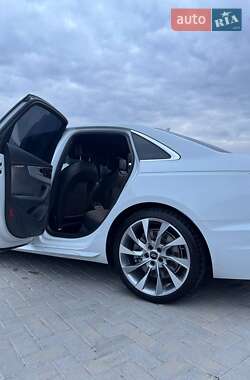 Седан Audi A4 2019 в 