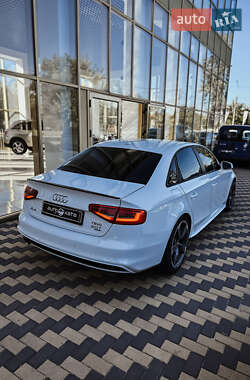 Седан Audi A4 2014 в 