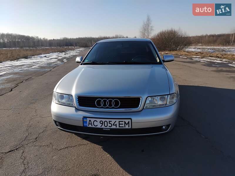 Седан Audi A4 2000 в Камне-Каширском