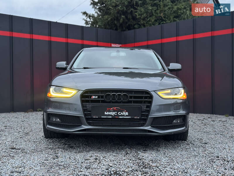 Седан Audi A4 2015 в Луцке