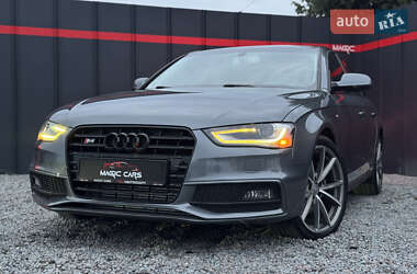Седан Audi A4 2015 в 