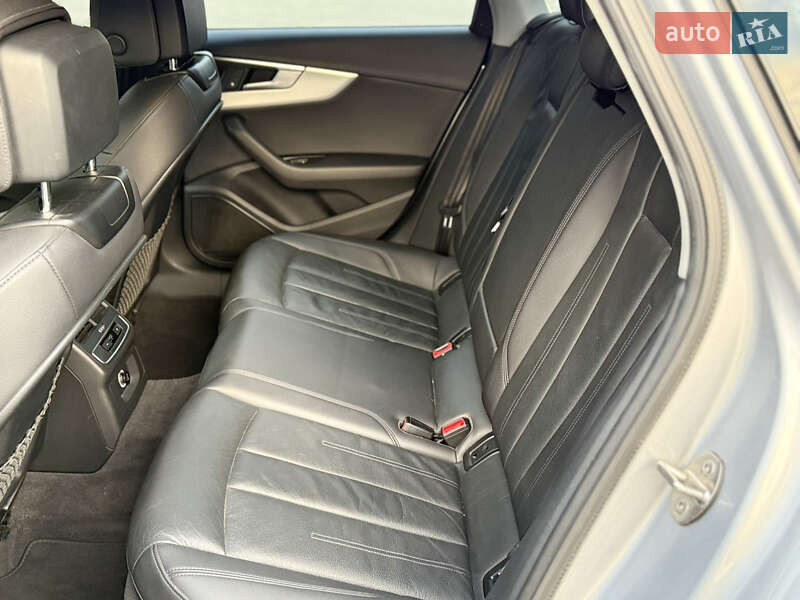Седан Audi A4 2018 в Львове