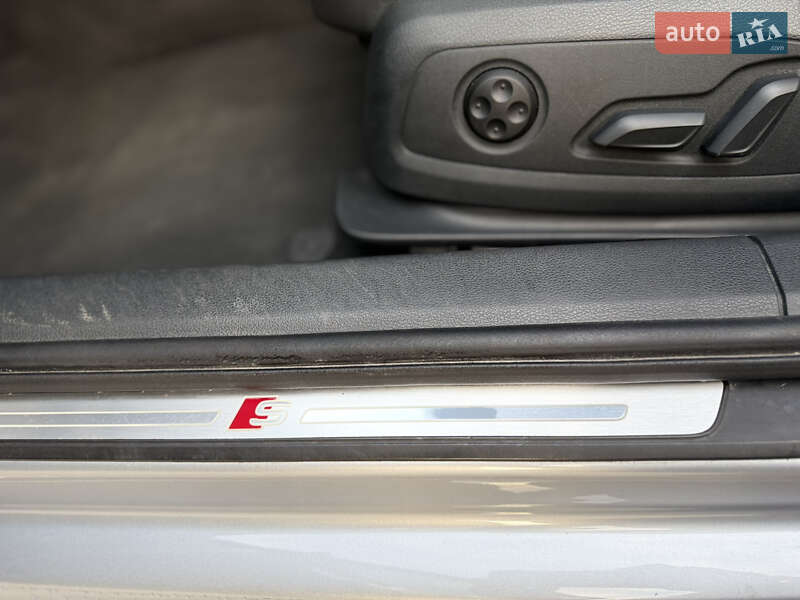 Седан Audi A4 2018 в Львове