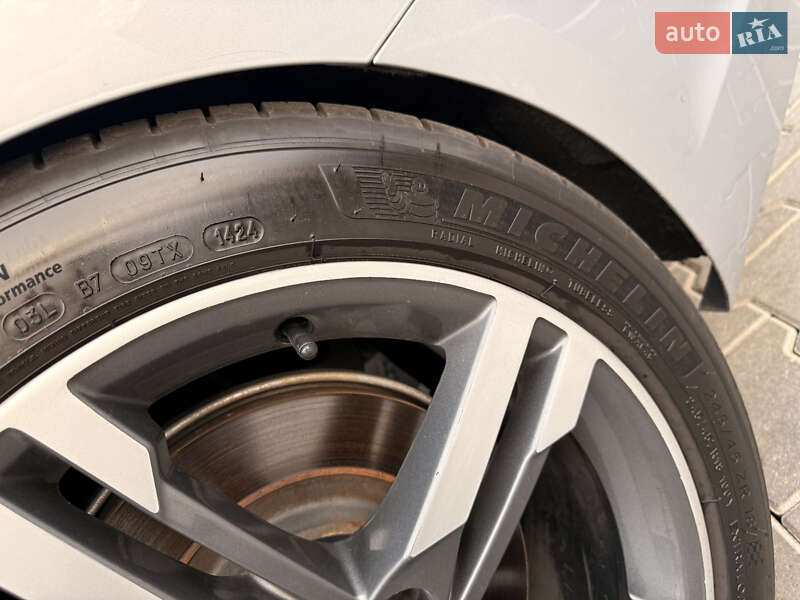 Седан Audi A4 2018 в Львове