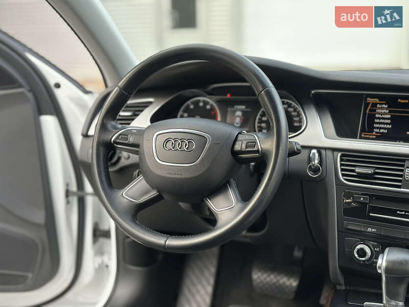 Седан Audi A4 2014 в Одесі