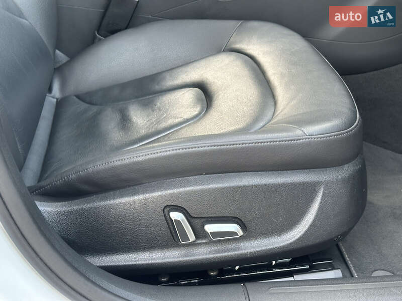 Седан Audi A4 2014 в Одесі