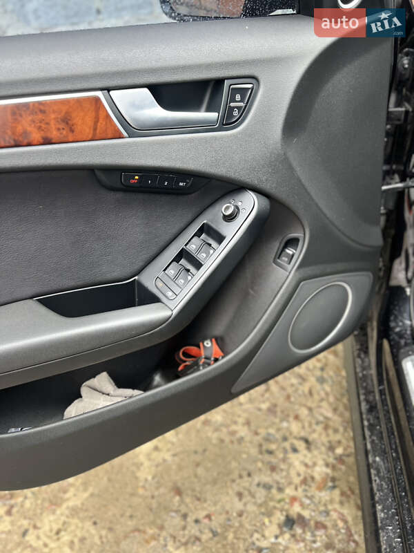 Седан Audi A4 2011 в Луцке