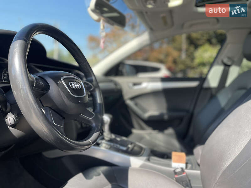 Седан Audi A4 2013 в Одесі