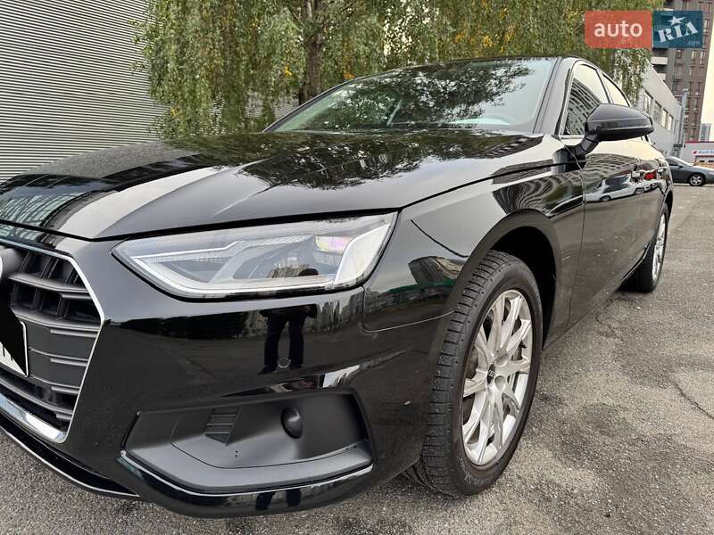 Седан Audi A4 2022 в Киеве