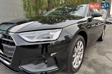 Седан Audi A4 2022 в 