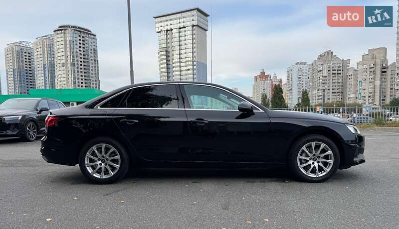 Седан Audi A4 2022 в Киеве