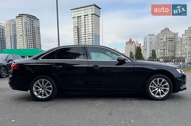 Седан Audi A4 2022 в 
