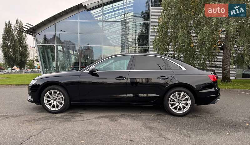 Седан Audi A4 2022 в Киеве