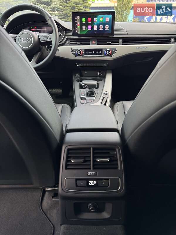 Седан Audi A4 2022 в Киеве