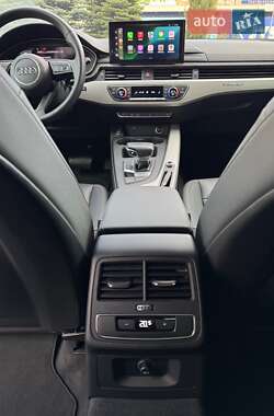 Седан Audi A4 2022 в 
