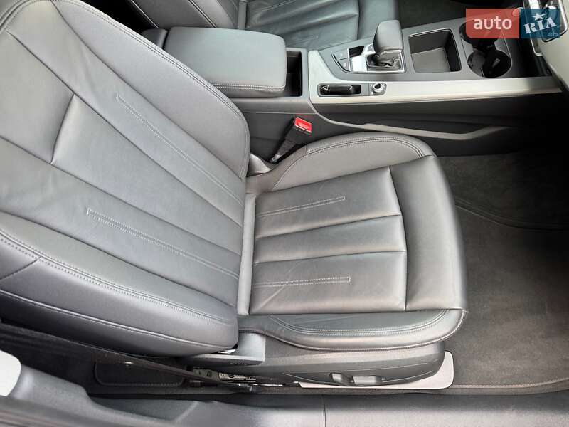 Седан Audi A4 2022 в Киеве