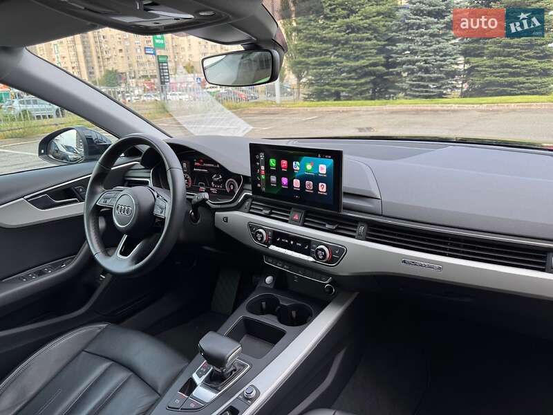 Седан Audi A4 2022 в Киеве