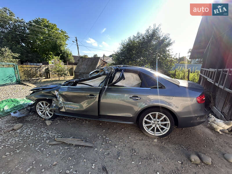 Седан Audi A4 2015 в Ивано-Франковске