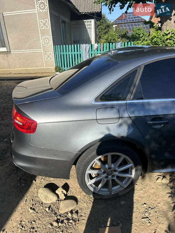 Седан Audi A4 2015 в Ивано-Франковске