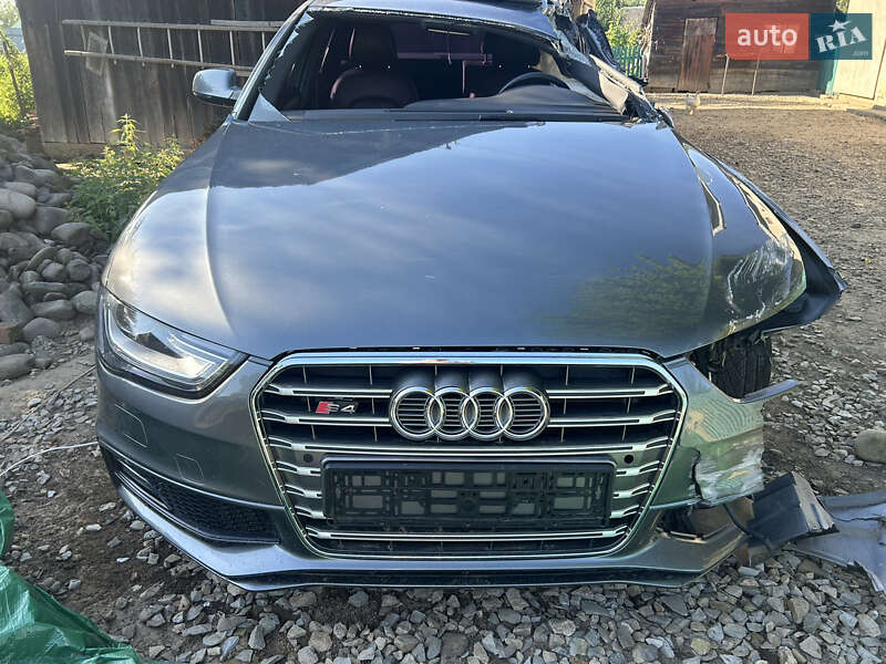 Седан Audi A4 2015 в Ивано-Франковске