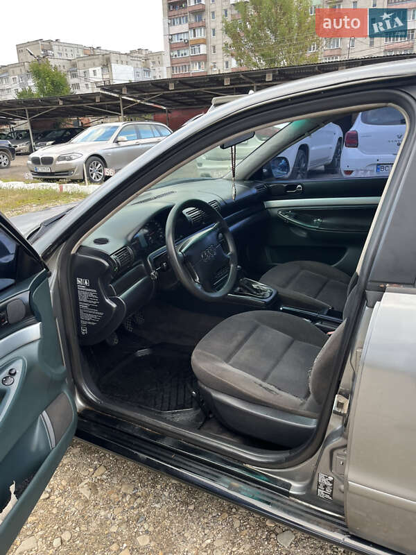 Седан Audi A4 1995 в Дрогобыче