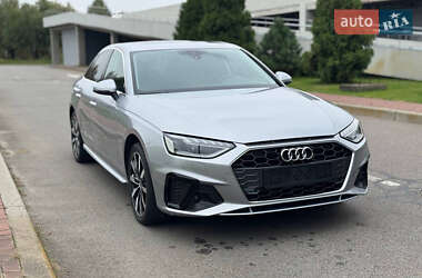 Седан Audi A4 2021 в 