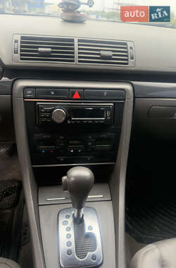 Седан Audi A4 2004 в 