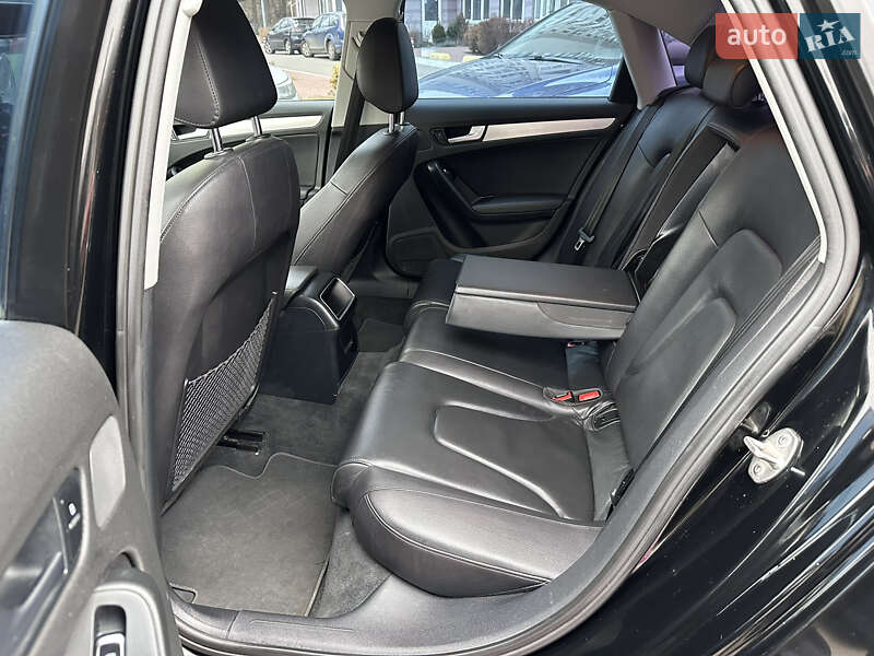 Седан Audi A4 2013 в Шацке