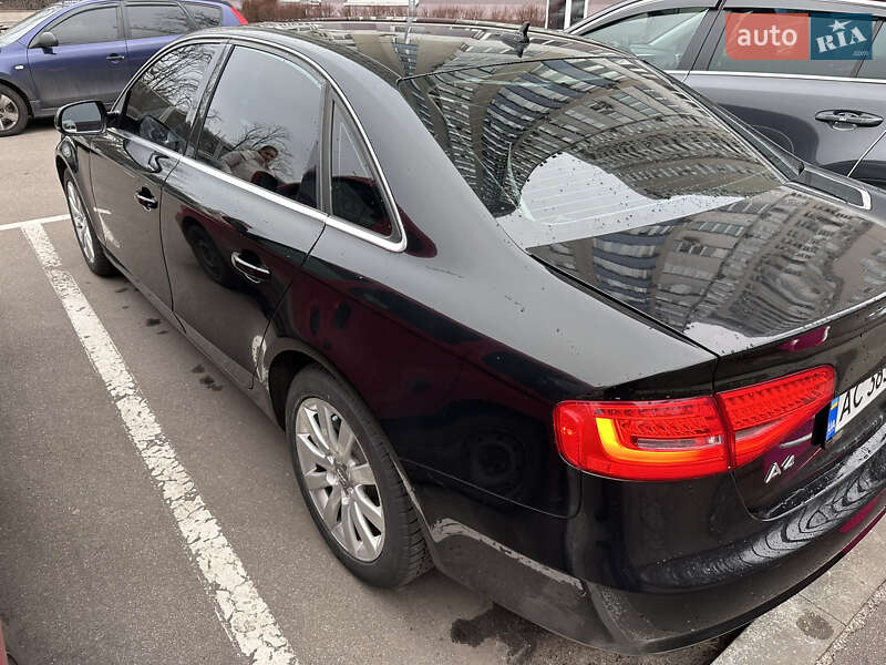 Седан Audi A4 2013 в Шацке
