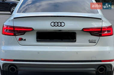 Седан Audi A4 2017 в 