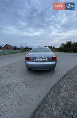 Седан Audi A4 2004 в 