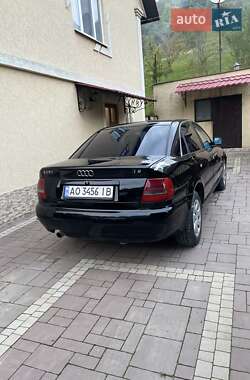 Седан Audi A4 1996 в Тячеве