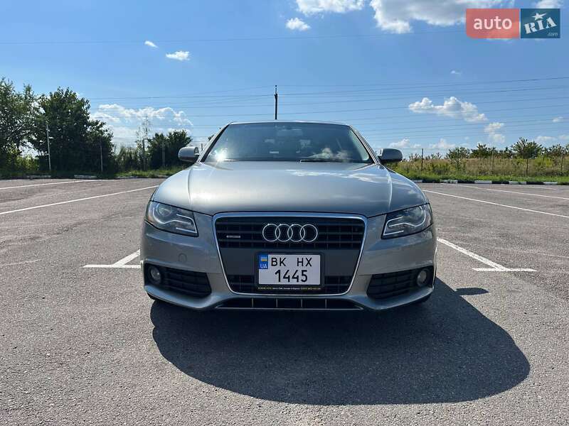 Седан Audi A4 2010 в Ровно