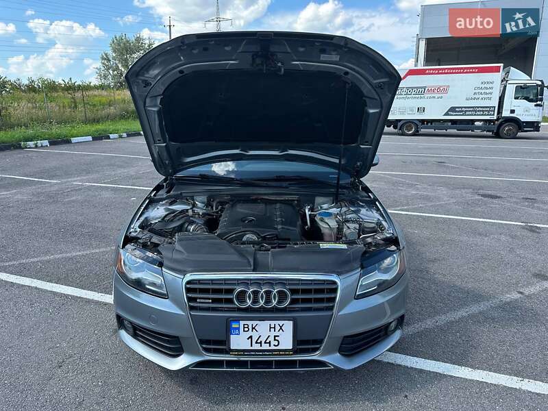 Седан Audi A4 2010 в Ровно