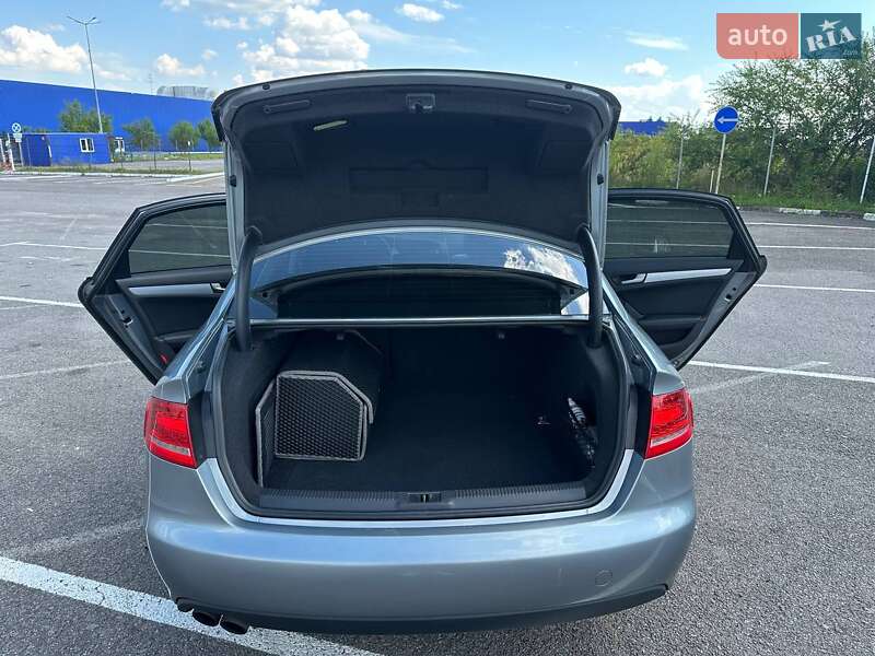 Седан Audi A4 2010 в Ровно