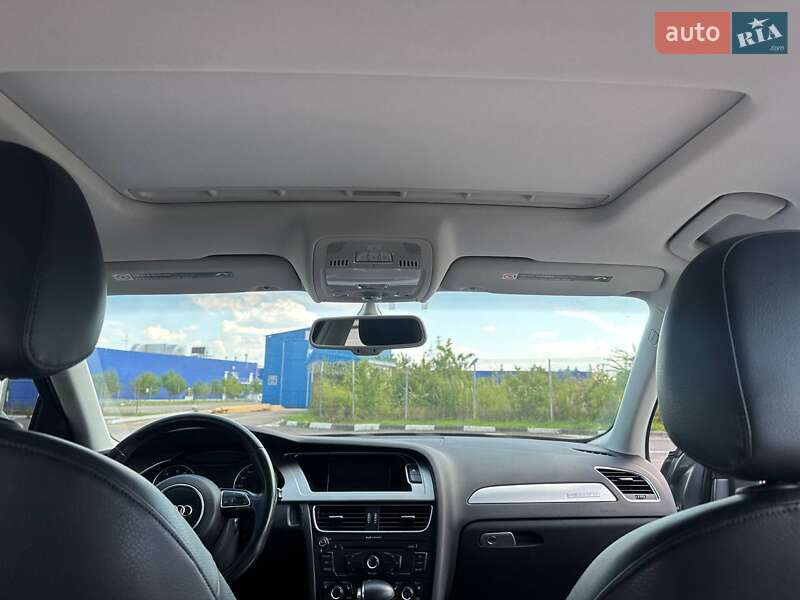 Седан Audi A4 2010 в Ровно